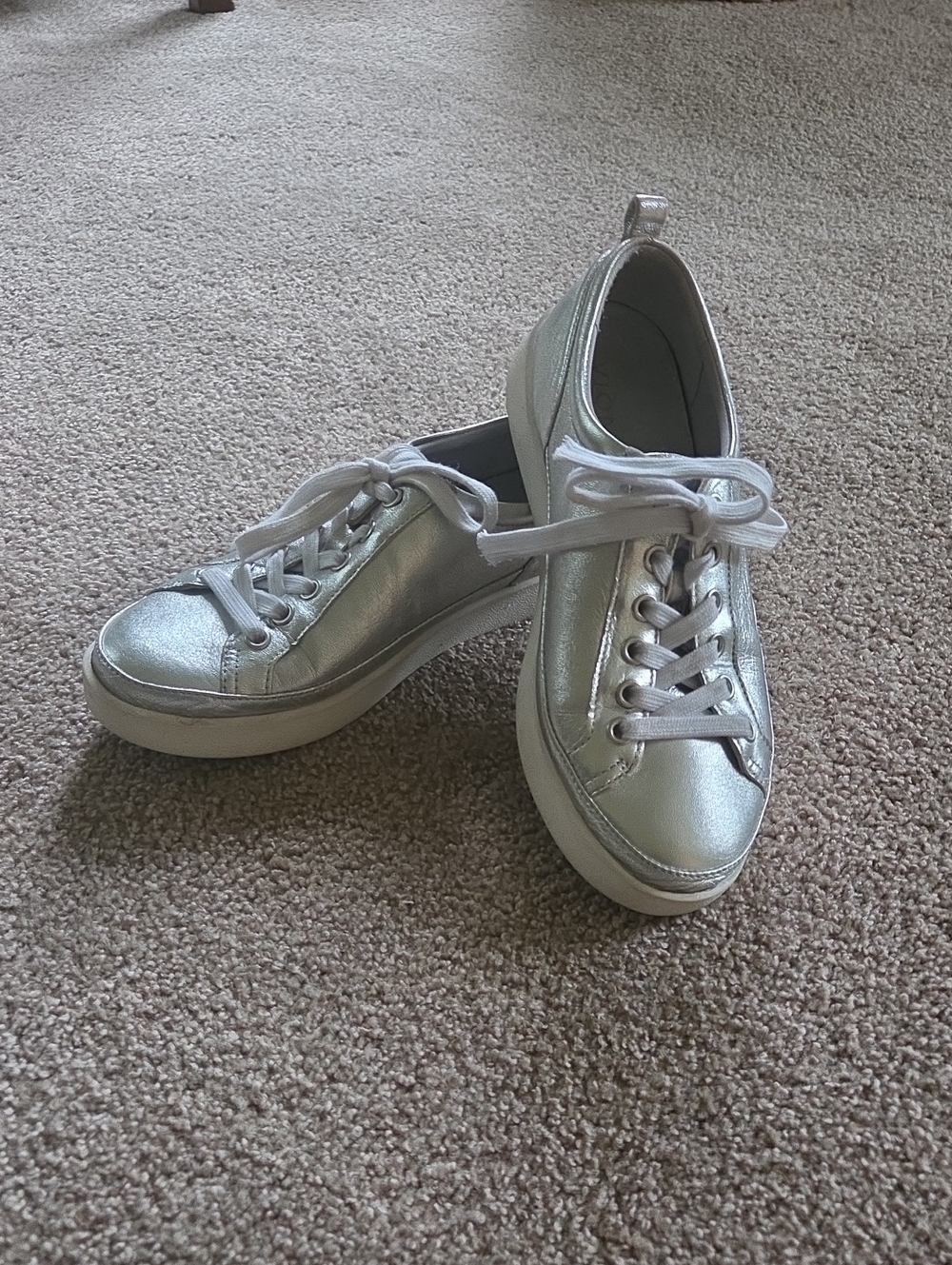 Vionic Silver Metallic Women's Sneakers Size 7